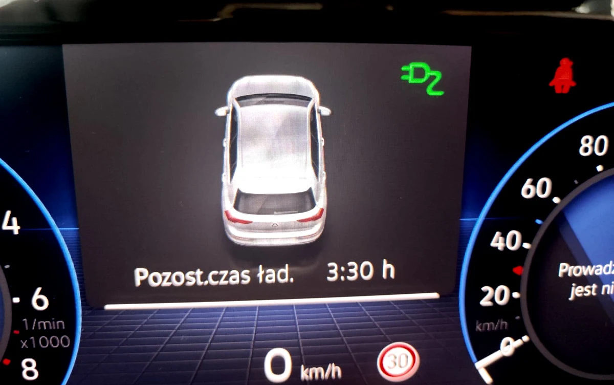 Czas ładowania na tzw. szybkiej ładowarce Czas ładowania na tzw. szybkiej ładowarce