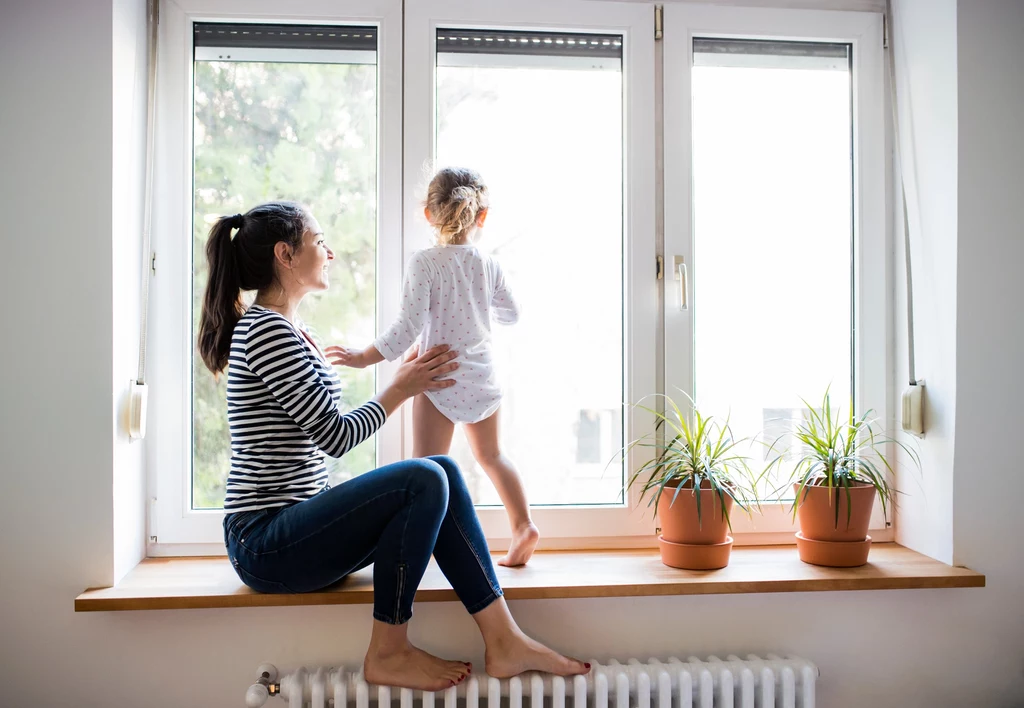 Odpowiednie zabezpieczenie okien przed zimą uchroni cię przed chłodem w domu