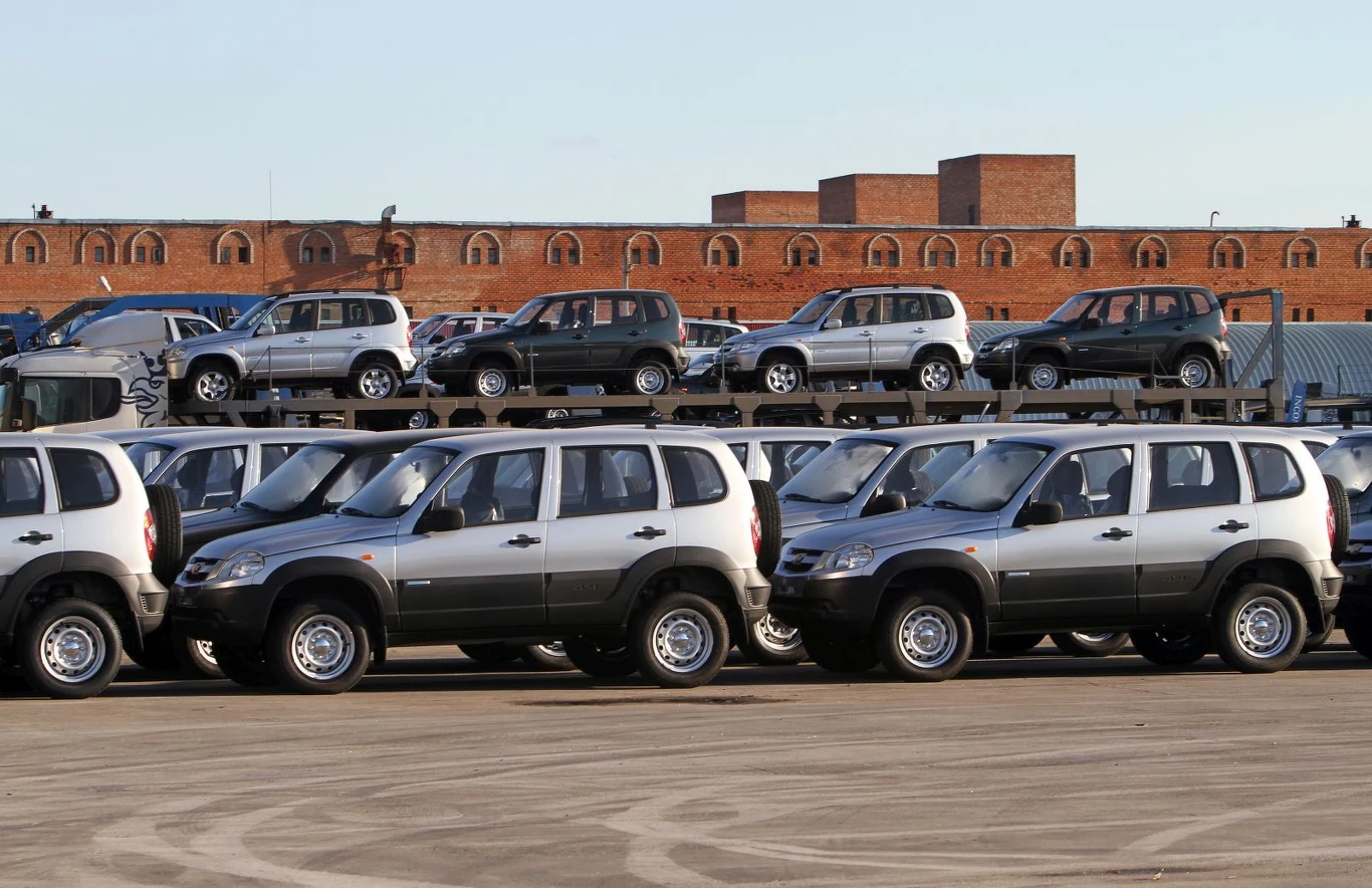 W dawnej fabryce GM-Autovaz powstawało auto o nazwie Chevrolet Niva. Oryginalna Łada Niva oferowana była wówczas jako Łada Niva 4x4 W dawnej fabryce GM-Autovaz powstawało auto o nazwie Chevrolet Niva. Oryginalna Łada Niva oferowana była wówczas jako Łada Niva 4x4