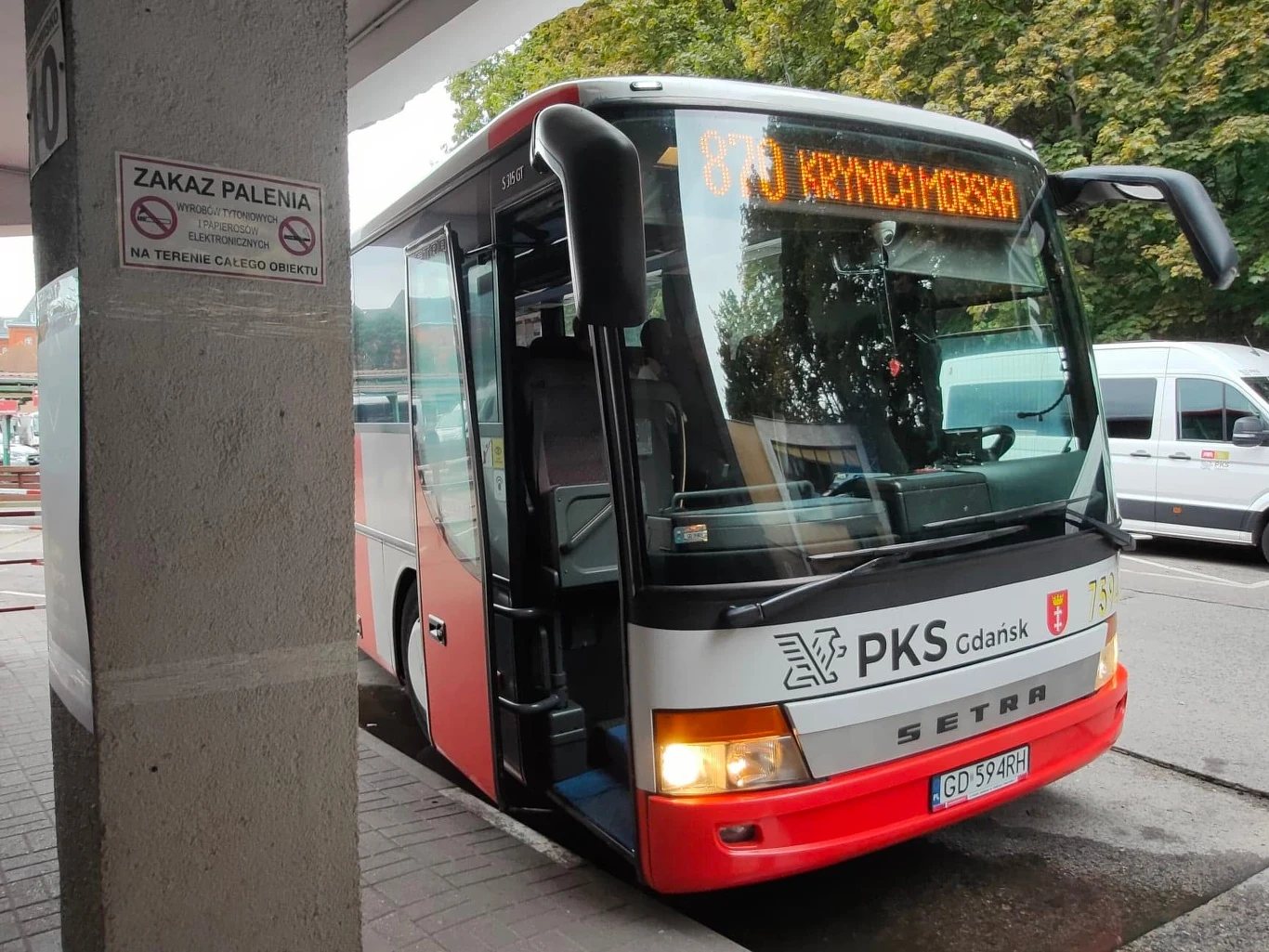 Flota PKS Gdańsk - sprywatyzowanego, ale wykonującego zlecenia publiczne - w zdecydowanej większości nie przystaje do warunków na dworcu Flota PKS Gdańsk - sprywatyzowanego, ale wykonującego zlecenia publiczne - w zdecydowanej większości nie przystaje do warunków na dworcu
