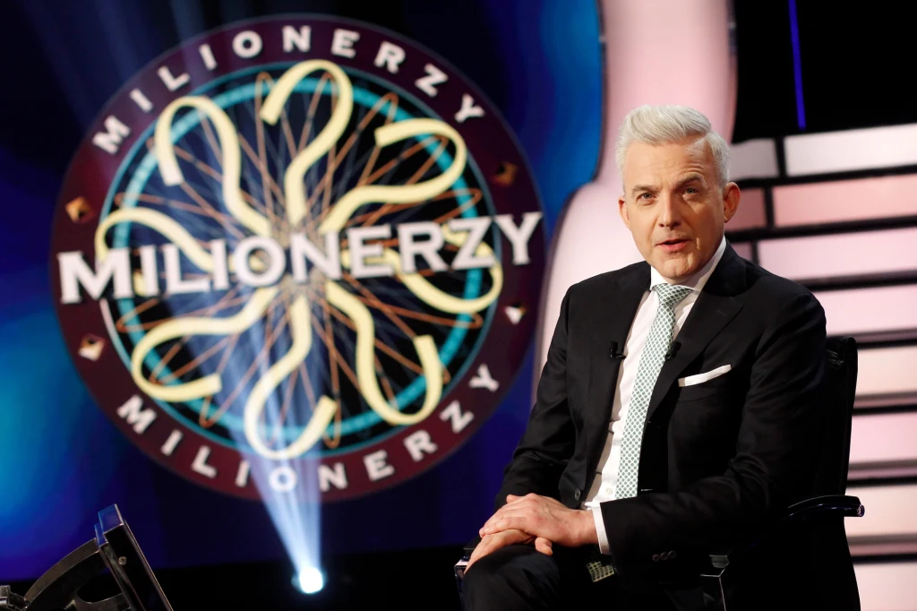 Milionerzy i gospodarz programu Hubert Urbański