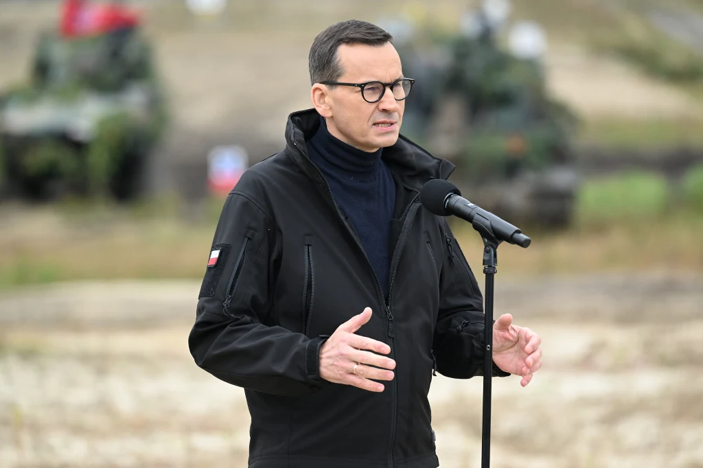 Premier Mateusz Morawiecki obserwuje w środę w Nowej Dębie (woj. podkarpackie) ćwiczenia NIEDŹWIEDŹ-22.
