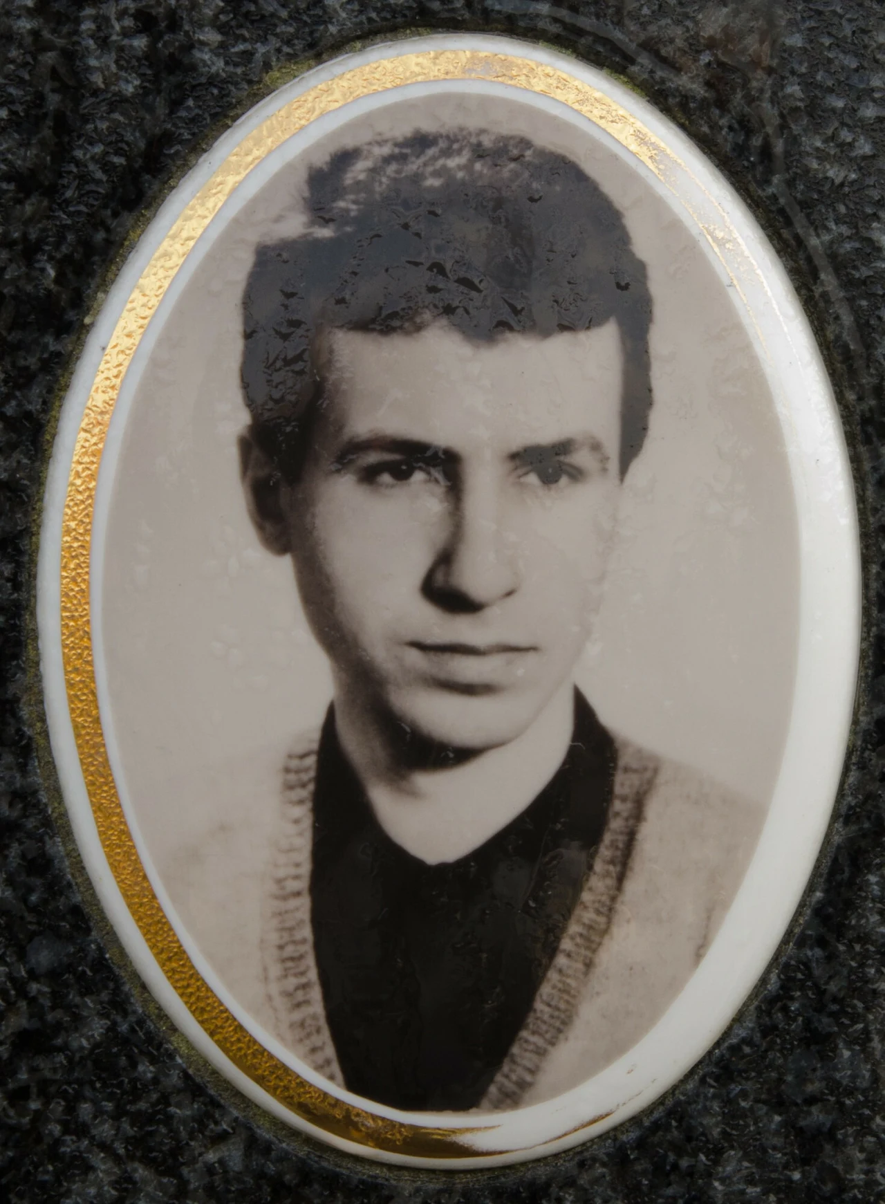 Jarosław Ziętara - zdjęcie na płycie nagrobnej Jarosław Ziętara - zdjęcie na płycie nagrobnej