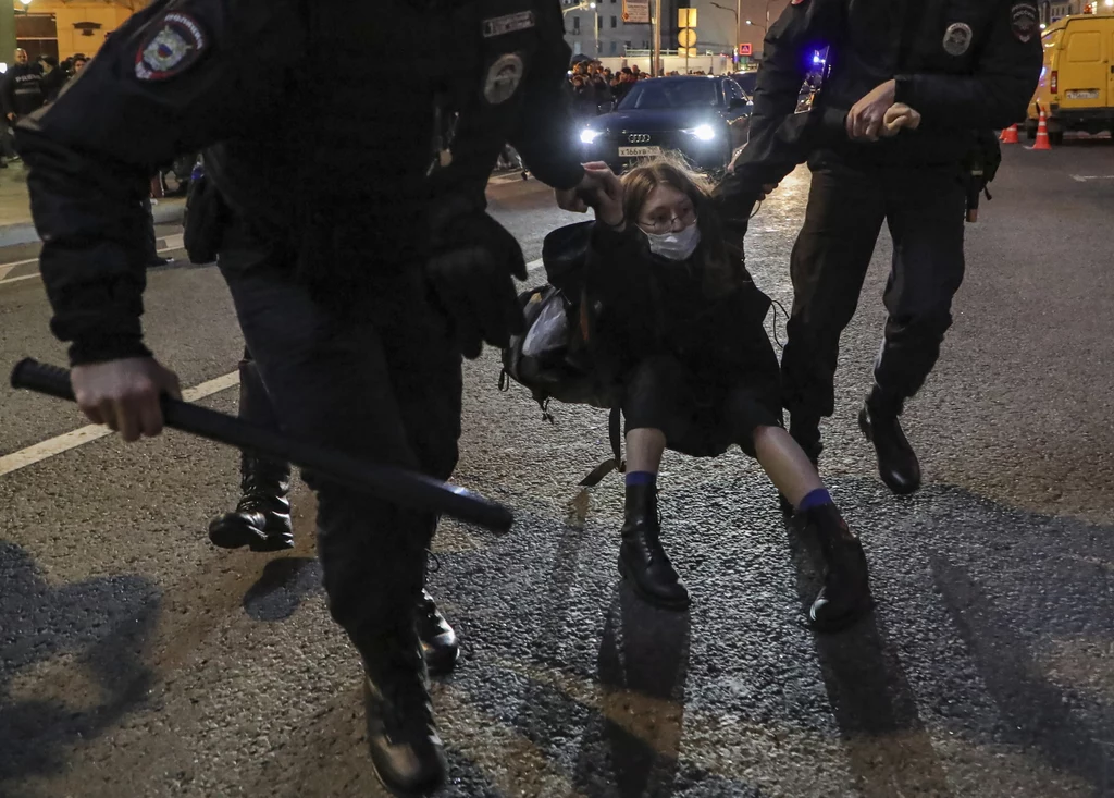 W Moskwie zatrzymano 120 protestujących przeciwko "częściowej mobilizacji" w pierwszych godzinach strajku. W Moskwie zatrzymano 120 protestujących przeciwko "częściowej mobilizacji" w pierwszych godzinach strajku.