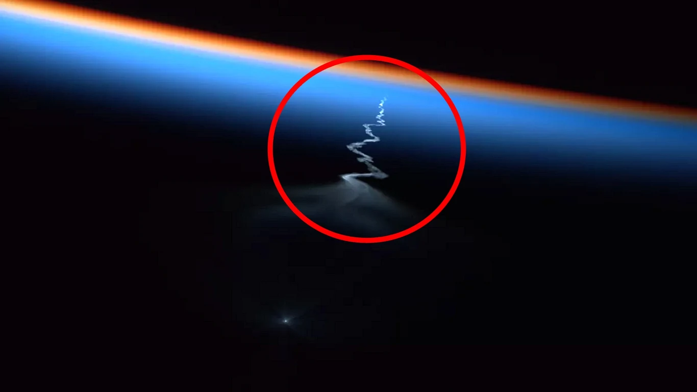 Piękne zjawisko podczas lotu statku Sojuz do Międzynarodowej Stacji kosmicznej Piękne zjawisko podczas lotu statku Sojuz do Międzynarodowej Stacji kosmicznej