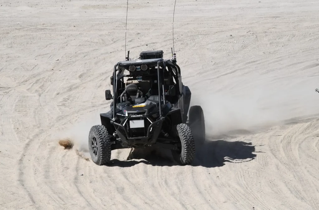 Bezzałogowe pojazdy bojowe off-road od DARPA coraz bliżej. Ruszają w teren