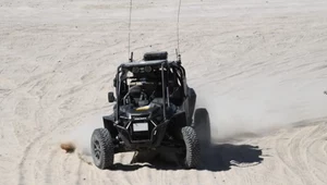 Autonomiczne pojazdy bojowe DARPA typu off-road ruszają w teren