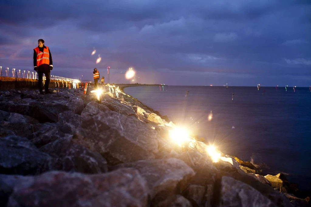 Przejazd Mostem nad Sundem jest dobrą alternatywą dla dojazdu do Kopenhagi przez Szwecję lub odwrotnie przez Danię do Malmo. Zamiast płynąć promem z Polski do Szwecji, możemy skorzystać z opcji prom z Niemiec do Dani plus Öresund. 