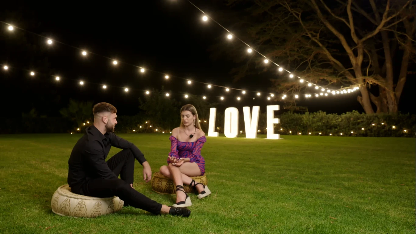 Miłość rozkwita na wyspie.