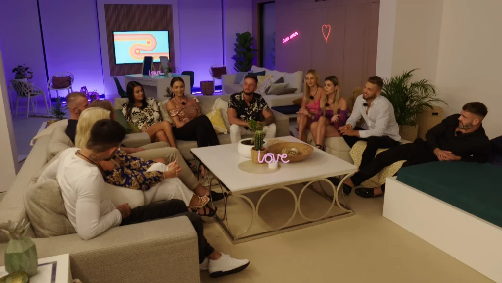 Uczestnicy "Love Island. Wyspa miłości" chętnie zmieniają pary.