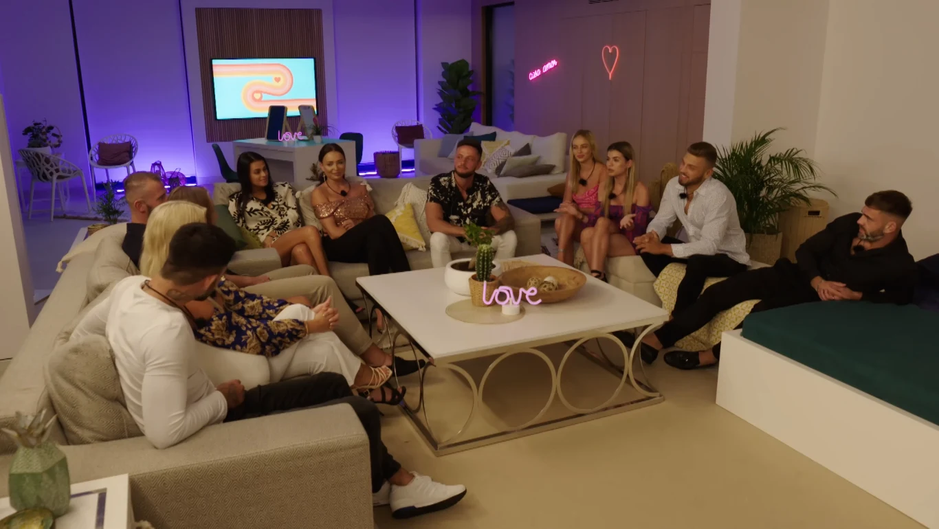 Uczestnicy "Love Island. Wyspa miłości" chętnie zmieniają pary.
