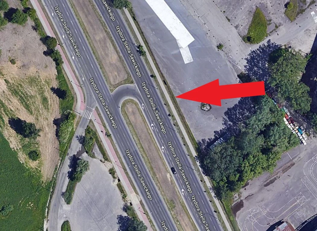 Zgodnie z nową definicją skrzyżowania, jadąc prawym pasem, gdy ktoś z lewego pasa postanowi zawrócić, popełniamy jedno z najcięższych wykroczeń w ruchu drogowym, czyli wyprzedzanie na skrzyżowaniu / fot. google.maps