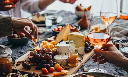 Kuchnia francuska na wyciągnięcie ręki. Smakowite produkty czekają na Ciebie w znanej sieci. 