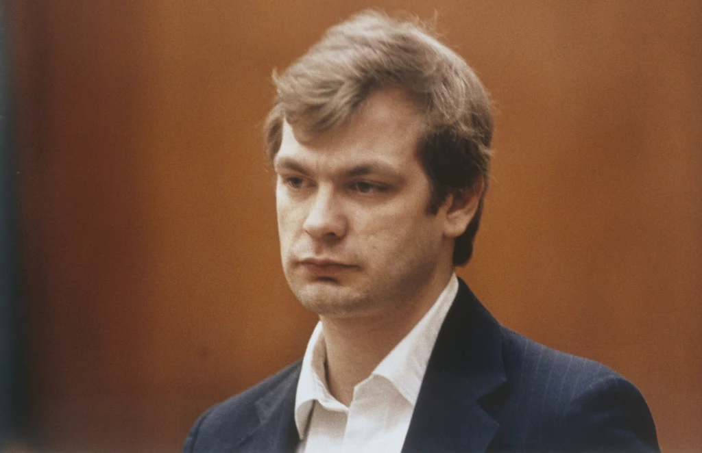 Jeffrey  Dahmer zabijał swoje ofiary, a następnie je gwałcił i zjadał