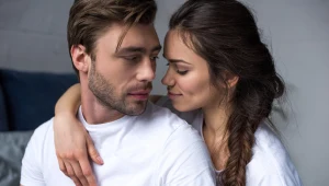 Jedna strona stara się coraz bardziej, ponad swoje możliwości, by tylko zadowolić osobę toksyczną i mieć poczucie, że spełnia jej oczekiwania  