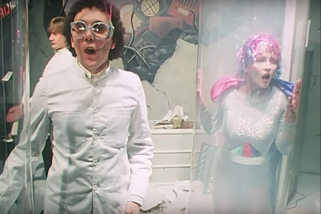 screen z teledysku "Video Killed The Radio Star" screen z teledysku "Video Killed The Radio Star"
