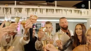 Beztroską imprezę w "Love Island. Wyspa miłości" przerwał zaskakujący SMS