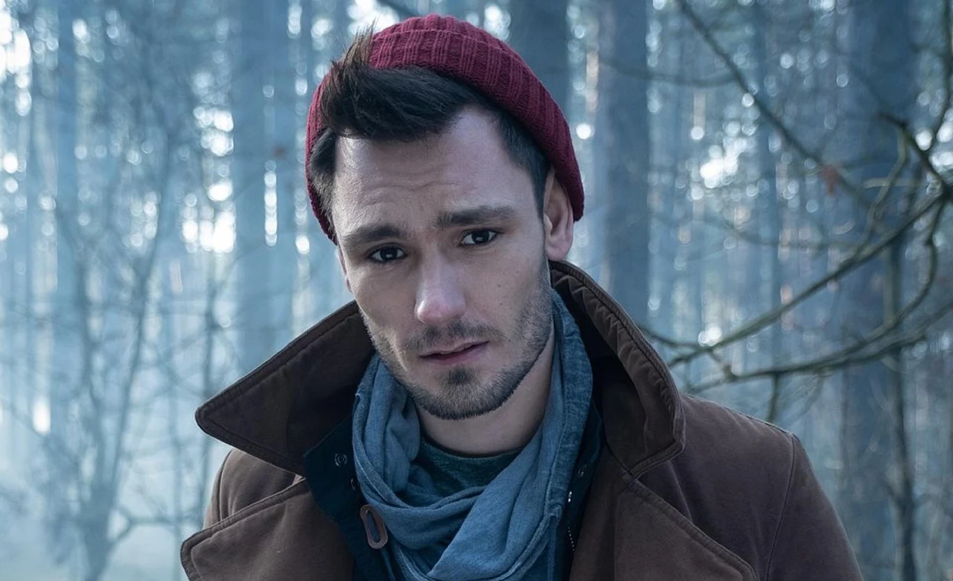 Bartosz Gelner jako komisarz Mrówiec w serialu "Szadź" Bartosz Gelner jako komisarz Mrówiec w serialu "Szadź"