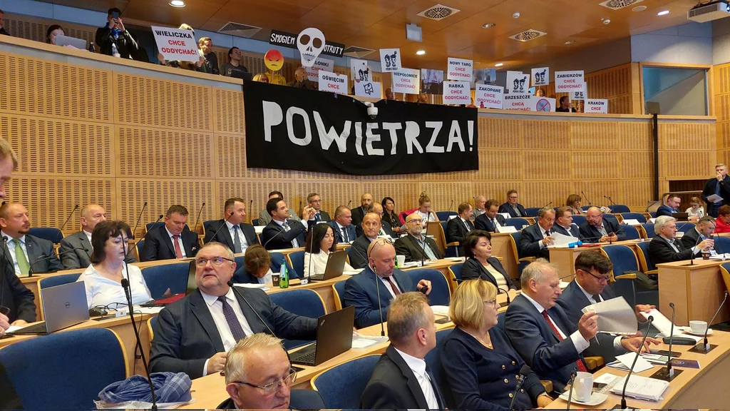 Uchwała antysmogowa zmieniona. Będzie można nadal palić kopciuchami Uchwała antysmogowa zmieniona. Będzie można nadal palić kopciuchami