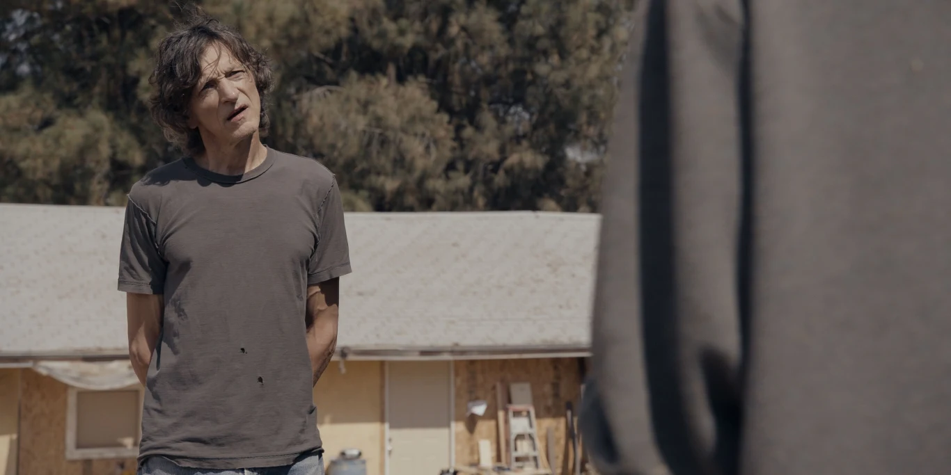 John Hawkes w filmie "Roving Woman"