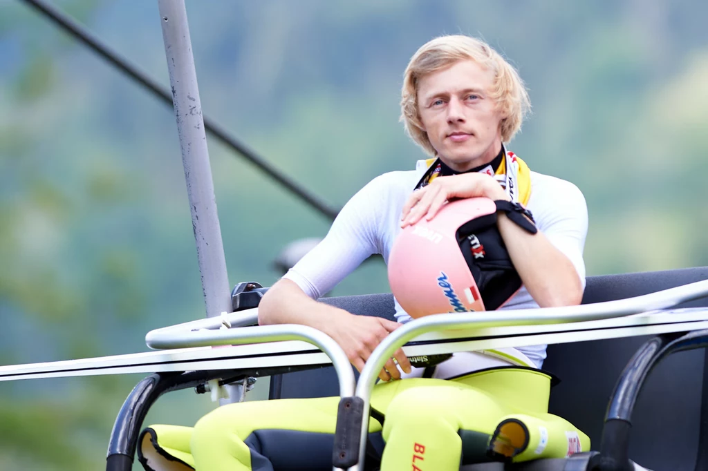 Dawid Kubacki wygrał inaugurujące sezon 2022/23 zawody w Wiśle. Jak będzie wyglądał za 25 lat? Dawid Kubacki wygrał inaugurujące sezon 2022/23 zawody w Wiśle. Jak będzie wyglądał za 25 lat?