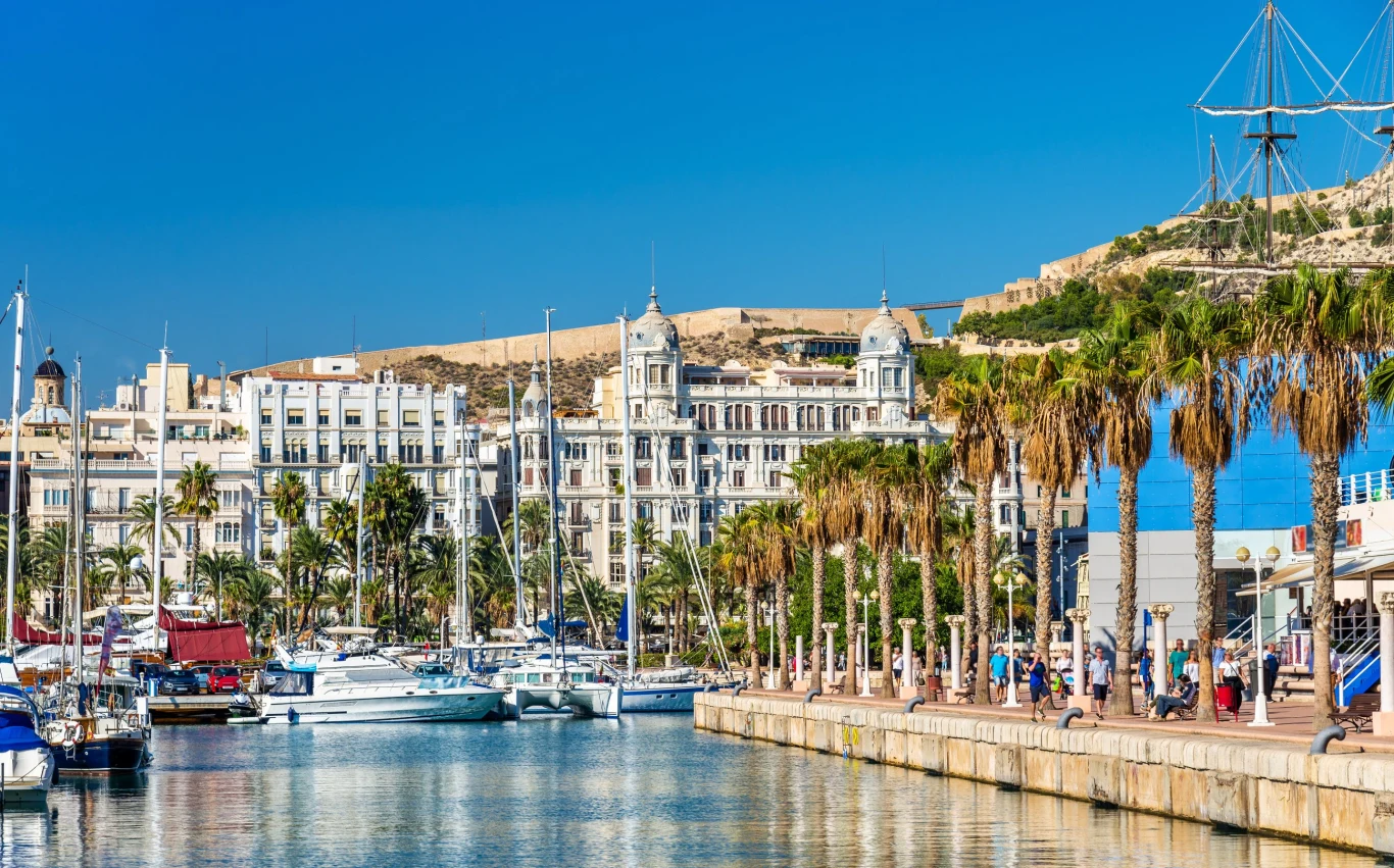 Alicante. Widok na port. Alicante. Widok na port.