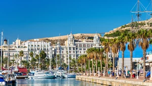 Alicante. Widok na port.