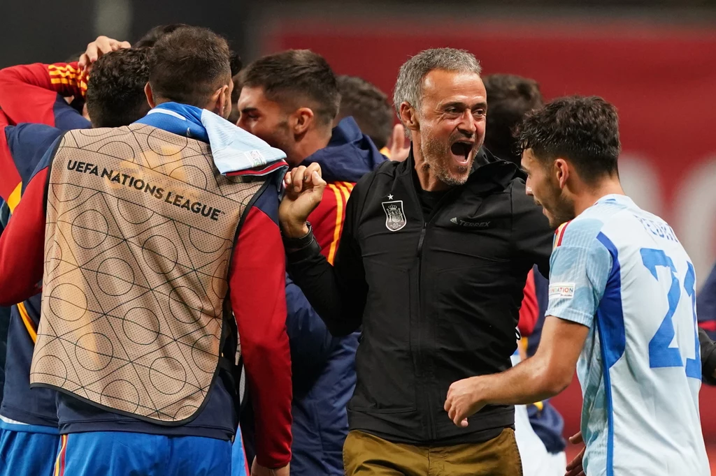 Selekcjoner Hiszpanów Luis Enrique nie krył radości tuż po zwycięskim meczu z Portugalią Selekcjoner Hiszpanów Luis Enrique nie krył radości tuż po zwycięskim meczu z Portugalią