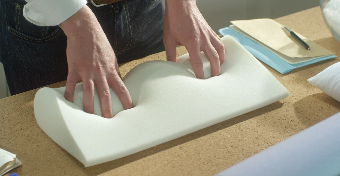 Memory foam ma bardzo szerokie zastosowanie, a została opracowana przez NASA Memory foam ma bardzo szerokie zastosowanie, a została opracowana przez NASA