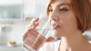 Pamiętaj by na czczo pić wodę w odpowiednio temperaturze