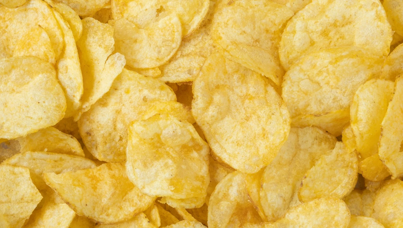 Chipsy to jedna z najchętniej wybieranych przekąsek, niestety szkodliwa dla zdrowia