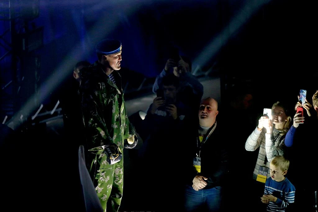 Denis Lebiediew przed walką z Muratem Gassijewem w 2016 roku Denis Lebiediew przed walką z Muratem Gassijewem w 2016 roku