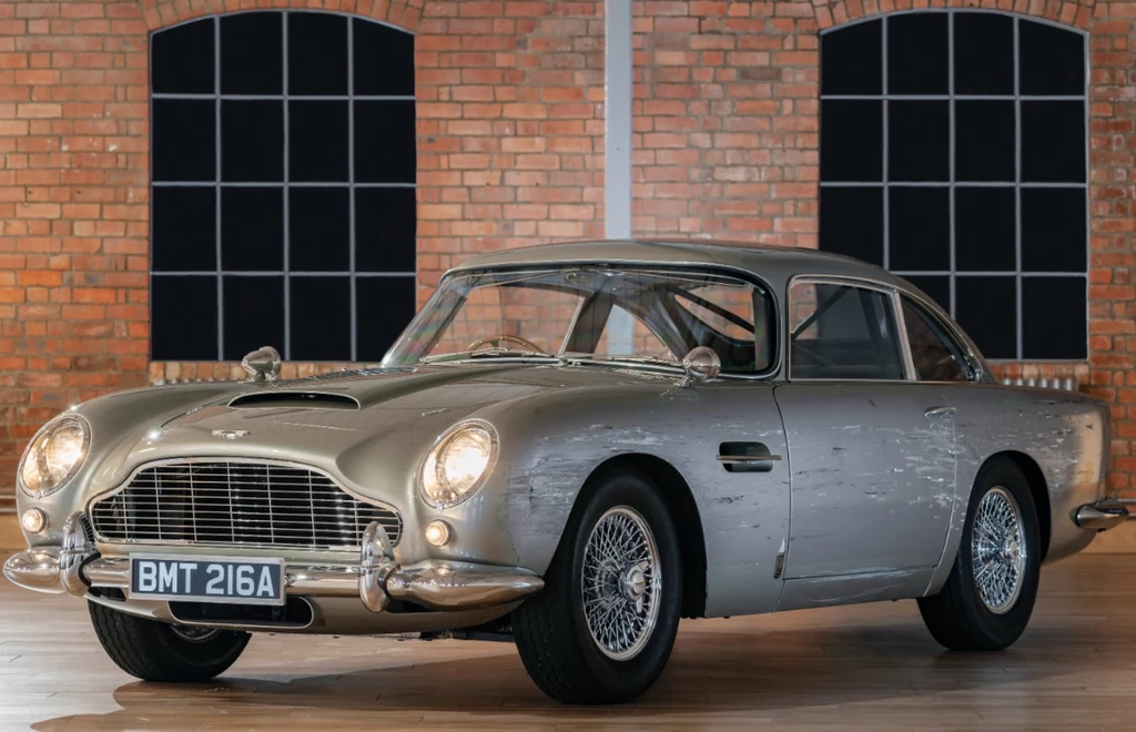 Aston Martin DB5 z filmu "Nie czas umierać" fot. Christie's