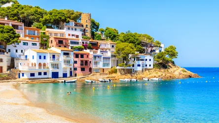 Wakacje po sezonie zachęcają brakiem tłumów i niższymi cenami. Na jesienne wczasy poleca się między innymi Majorka. 