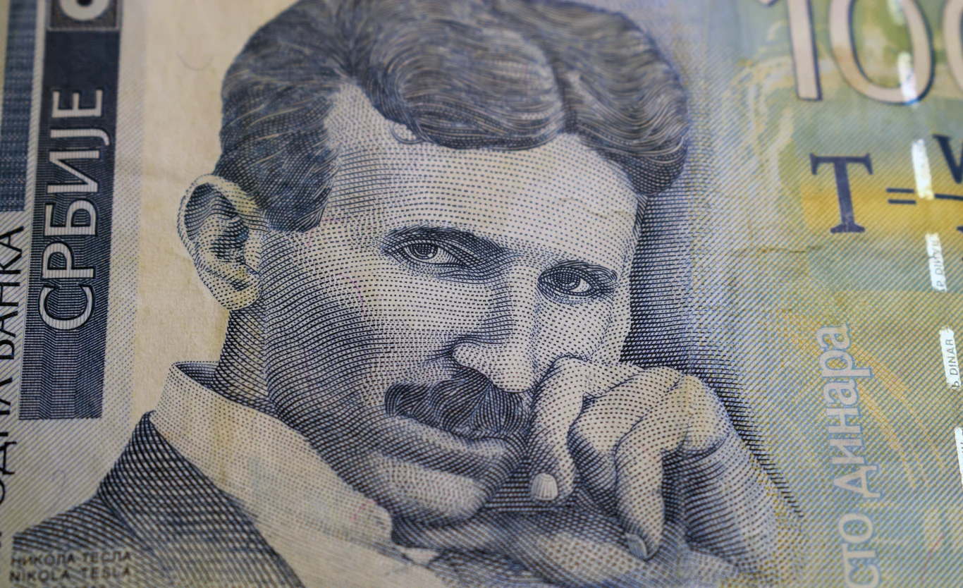 Nikola Tesla znajduje się na serbskim banknocie 100-dinarowym Nikola Tesla znajduje się na serbskim banknocie 100-dinarowym