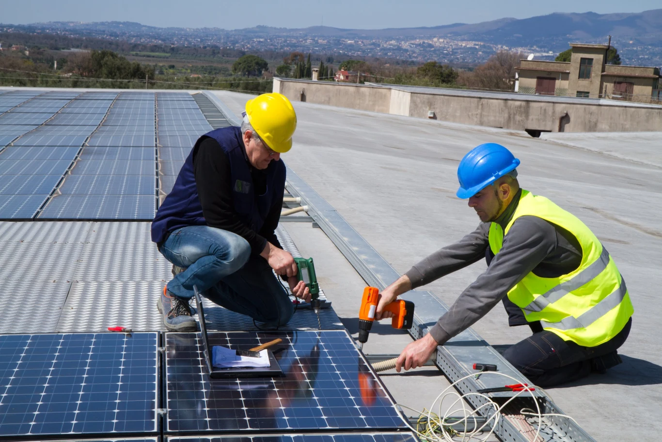 Dla firm tańsza energia to być albo nie być (zdj. ilustracyjne) Dla firm tańsza energia to być albo nie być (zdj. ilustracyjne)