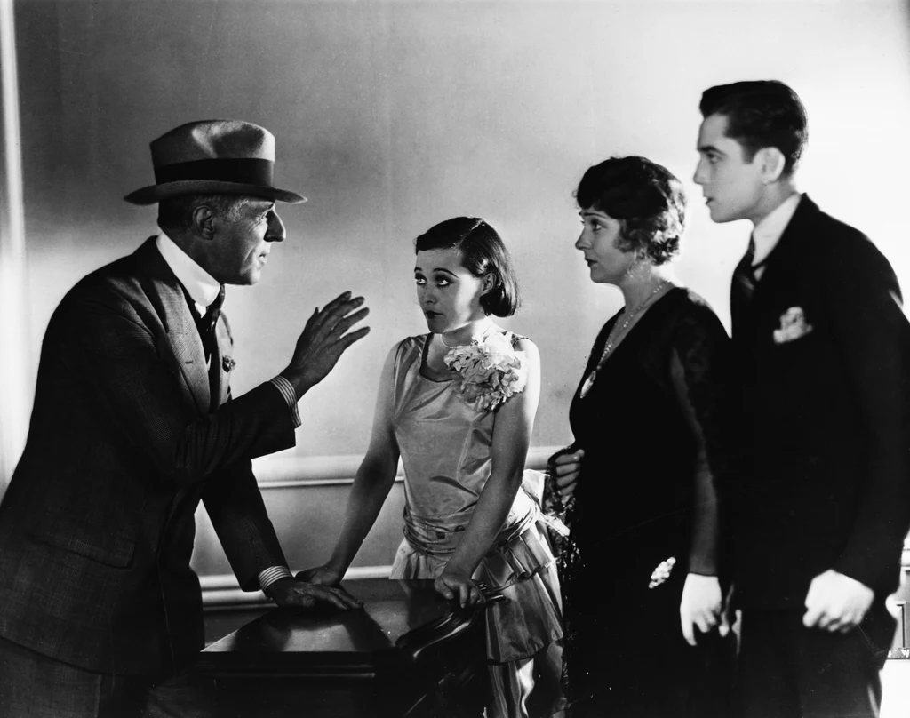 Król kinematografu, D.W. Griffith (po lewej) z aktorami