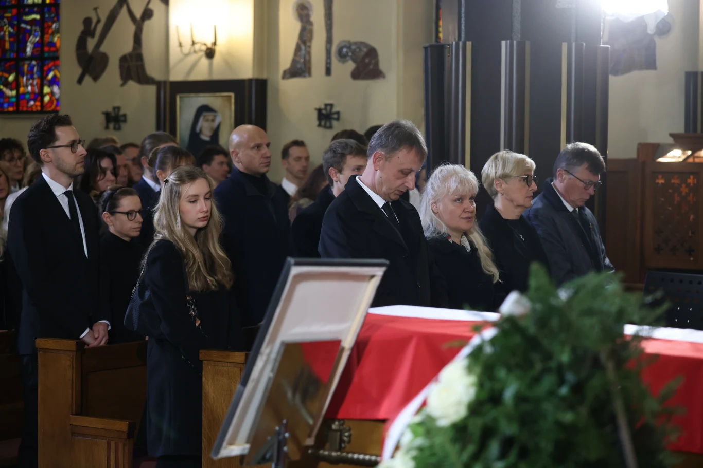 Oprawę mszy św. pogrzebowej przygotował Zespół Pieśni i Tańca "Śląsk" im. Stanisława Hadyny. W uroczystościach wzięła także udział orkiestra górnicza, ubrana w galowe stroje.