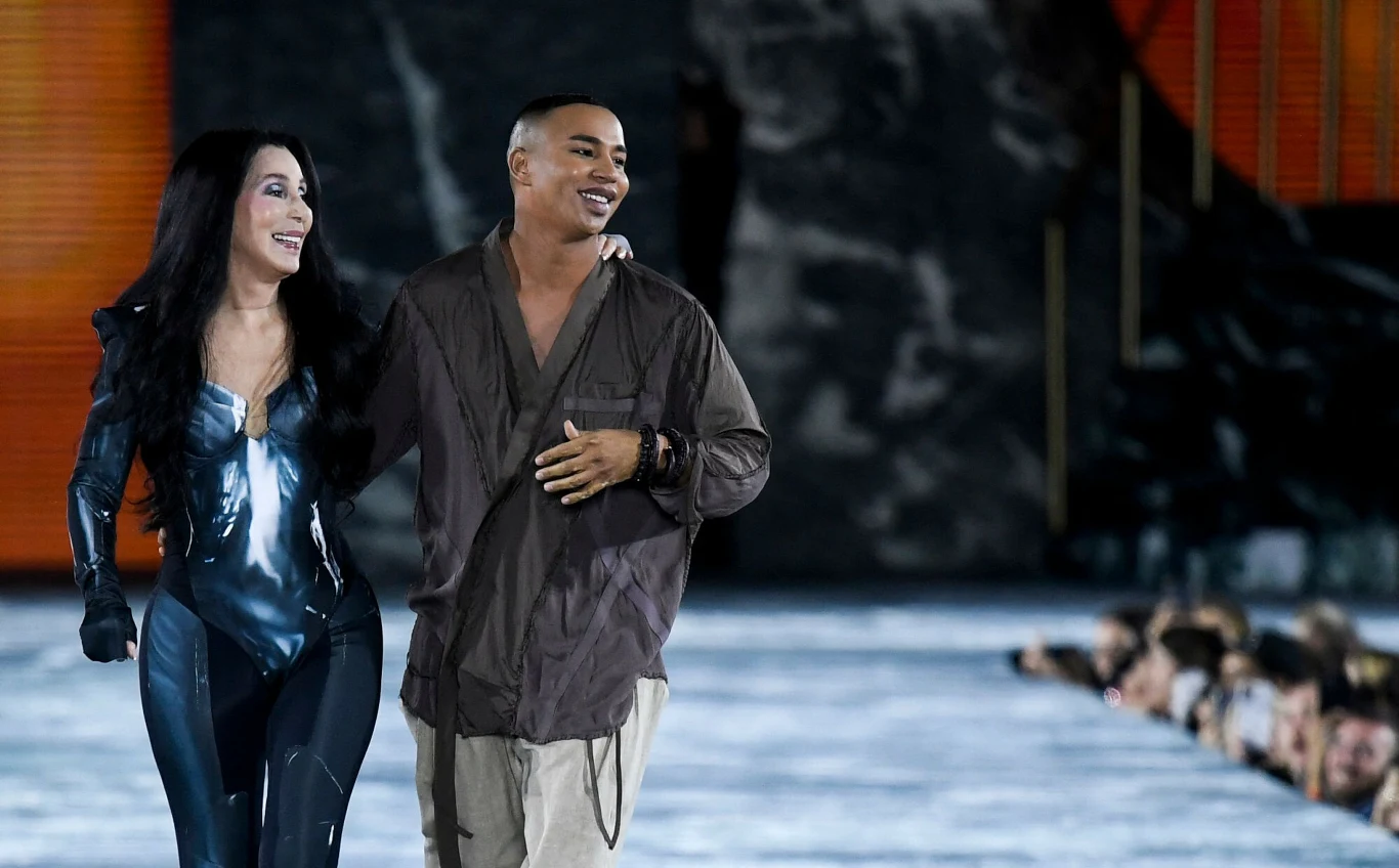 Cher na pokazie jesiennej kolekcji Balmain.