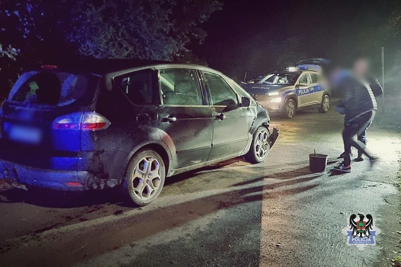 Policja po pościgu zatrzymała kierowcę Policja po pościgu zatrzymała kierowcę