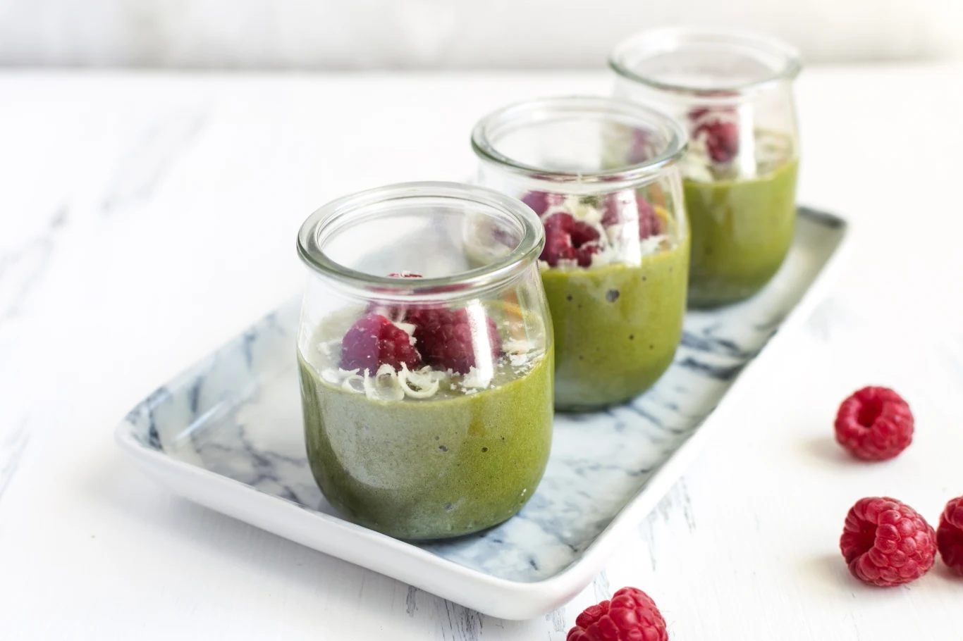 Śmiało można powiedzieć, ze smoothie z awokado i matchy to najzdrowsze śniadanie świata