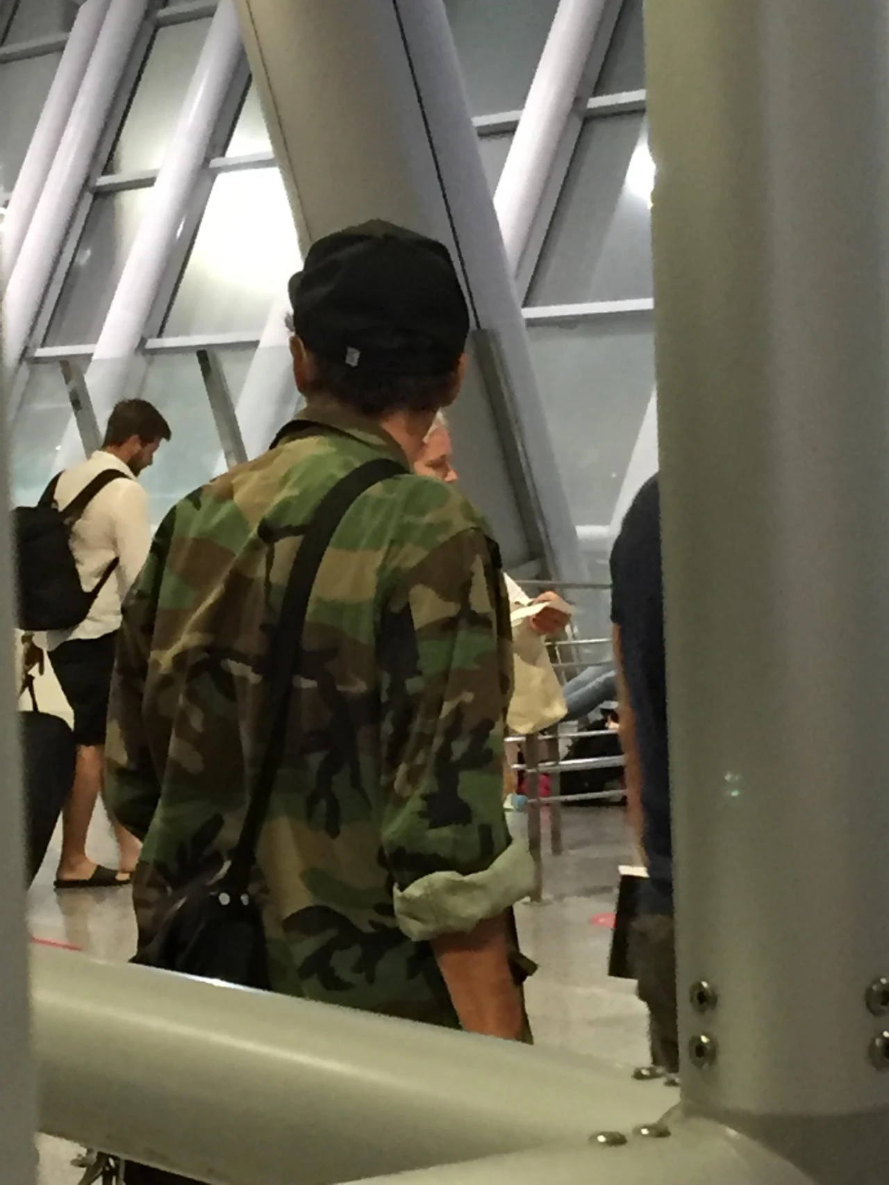 Kuba Wojewódzki bardzo polubił koszulę moro Kuba Wojewódzki bardzo polubił koszulę moro