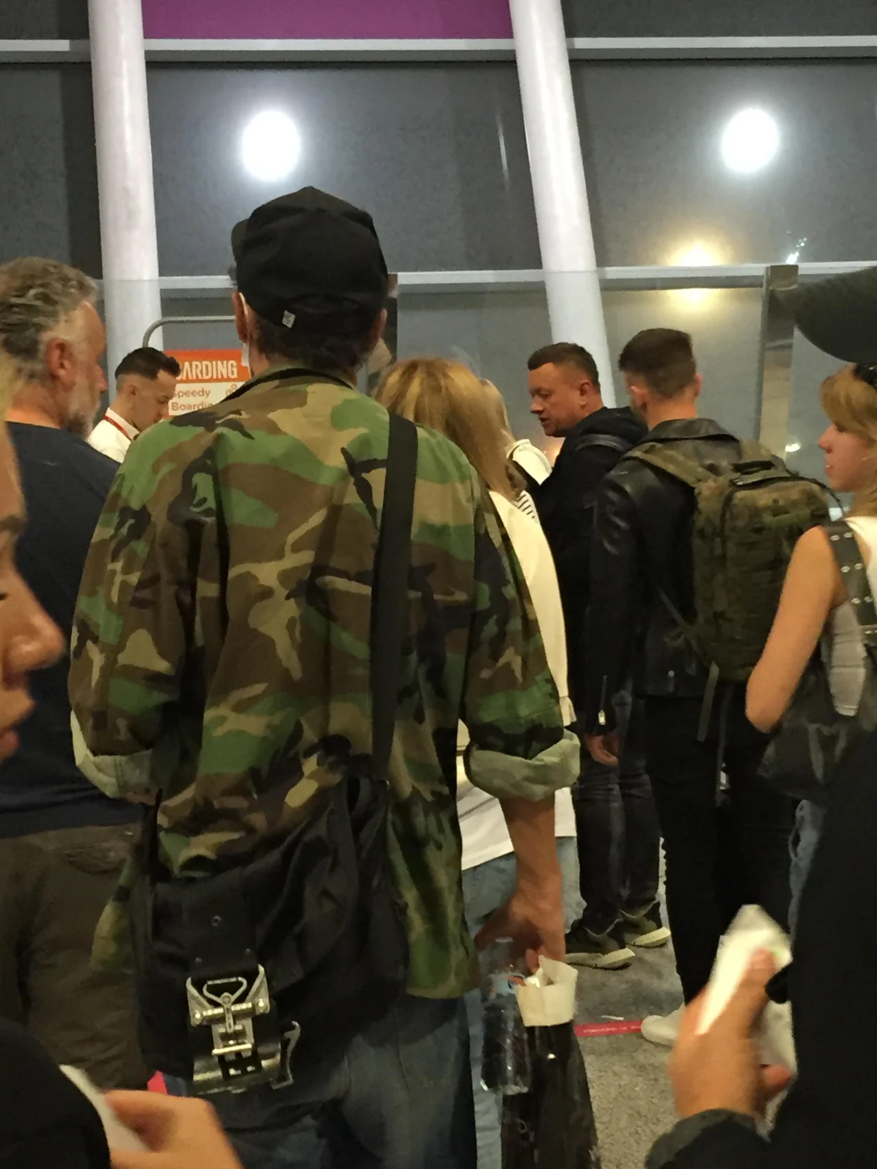 Kuba Wojewódzki zabrał ze sobą minimalistyczny bagaż Kuba Wojewódzki zabrał ze sobą minimalistyczny bagaż