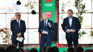 Współprzewodniczący Nowej Lewicy Robert Biedroń i Włodzimierz Czarzasty oraz członek Zarządu Krajowego Partii Razem Adrian Zandberg podczas konferencji "JEDNA EUROPA WSPÓLNA ENERGIA",