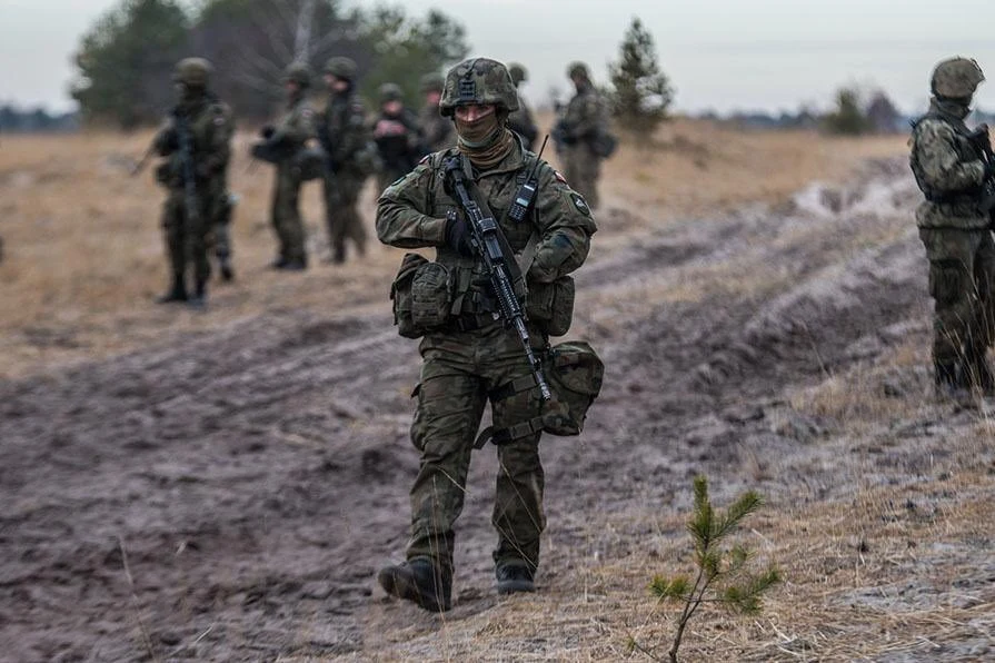 Mariusz Błaszczak ogłosił nowy dodatek dla żołnierzy Mariusz Błaszczak ogłosił nowy dodatek dla żołnierzy