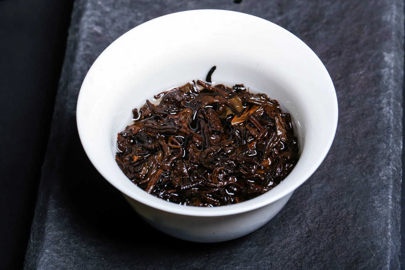 Suszona herbata doskonale chłonie wilgoć w samochodzie, zapobiegające parowaniu szyb. Suszona herbata doskonale chłonie wilgoć w samochodzie, zapobiegające parowaniu szyb.