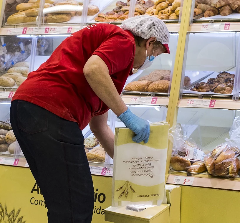„Podwyżki” w Auchan. Sieć podnosi pensje o 60 złotych