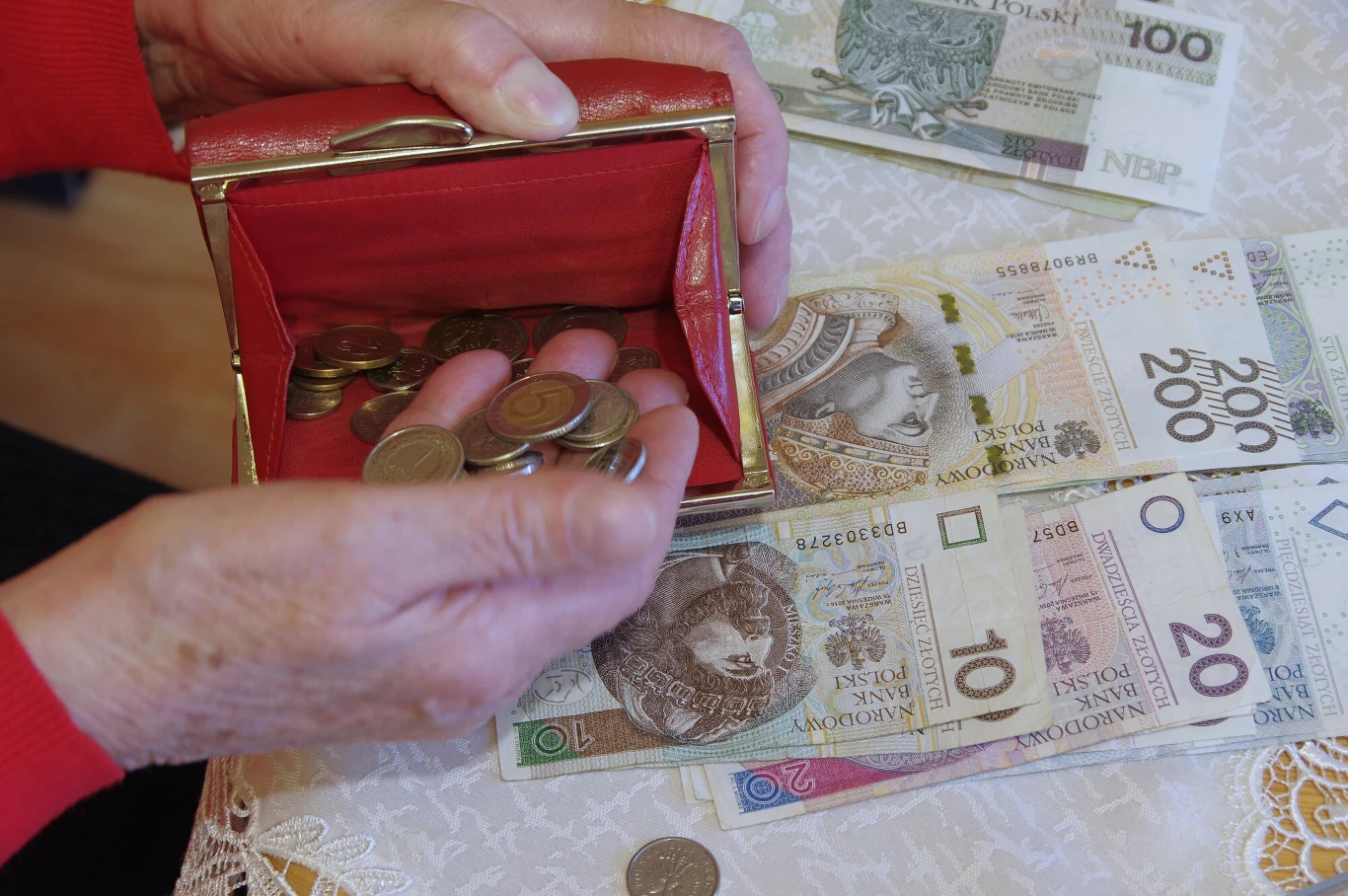 500 plus dla emeryta z ważną zmianą. ZUS rozszerzył grupę uprawnionych 500 plus dla emeryta z ważną zmianą. ZUS rozszerzył grupę uprawnionych