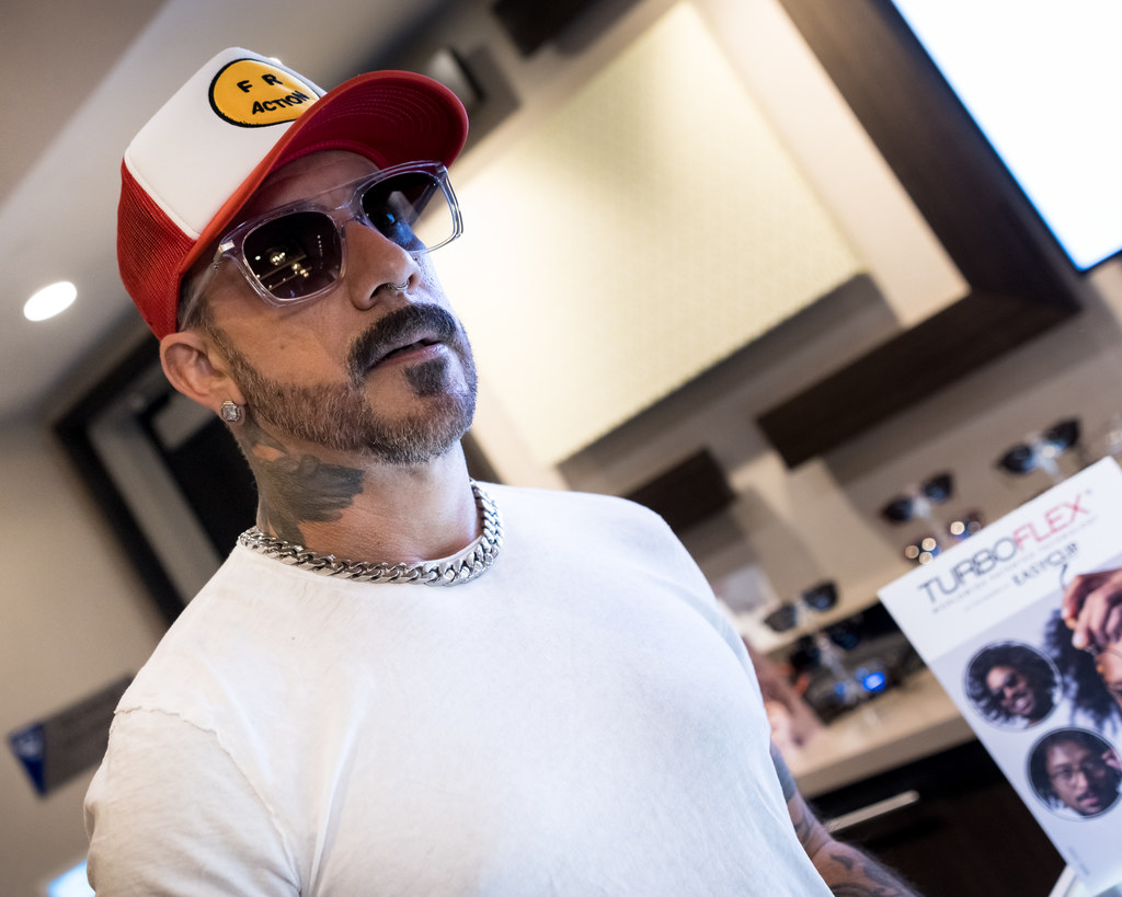 AJ McLean jest jednym z wokalistów grupy Backstreet Boys