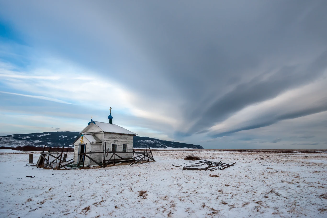 Pustelnik lub pustelnica żyje w pustelni, którą musi samodzielnie przygotować Pustelnik lub pustelnica żyje w pustelni, którą musi samodzielnie przygotować